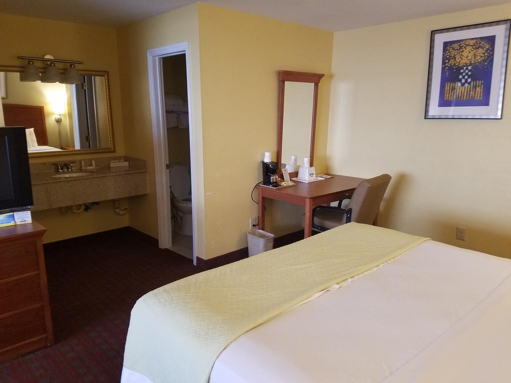 Quality Inn Poughkeepsie Exteriör bild