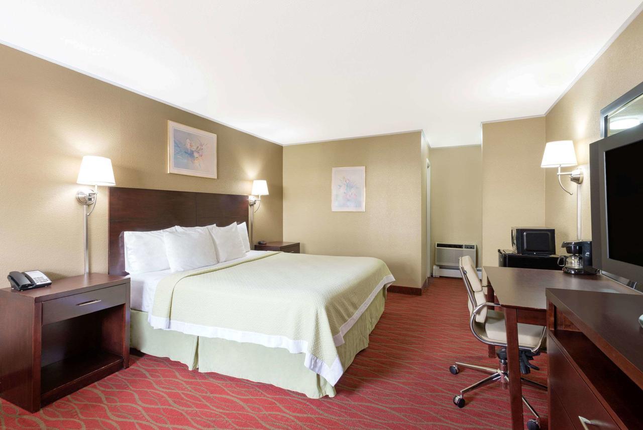 Quality Inn Poughkeepsie Exteriör bild